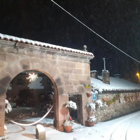 La Casona De Barrio, Alto Campoo 酒店 4*